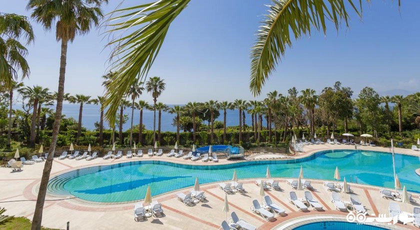 دورنمای استخر هتل اوزکایماک فالز